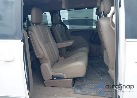 2011 Chrysler Town & Country Touring-L from USA, damaged, VIN 2A4RR8DG4BR616693